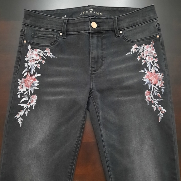 WHBM Floral Embroidered Jeans - Picture 3 of 9